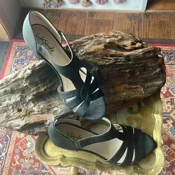 Lifestride soft system women’s size 8.5 black sandals. - Picture 1 of 9